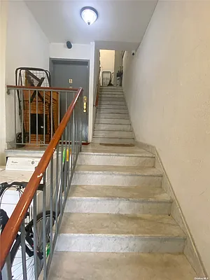 Sold by Skylux Realty, Inc | media 11