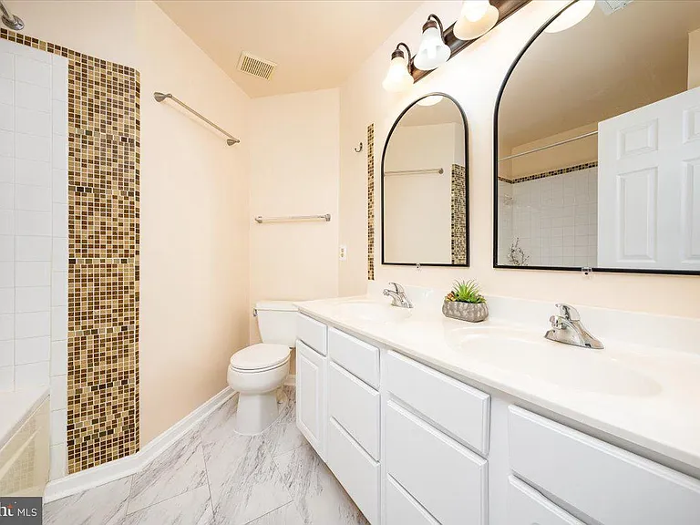 12121 Amber Ridge Cir — Photo 24