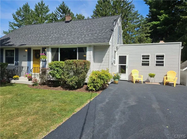 211 Stonehedge Rd, Camillus, NY 13031