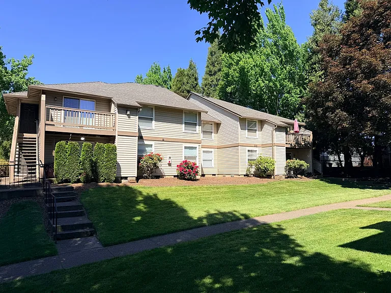 The Heights Apartments — Photo 16