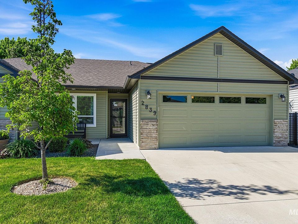 1st image of 2839 E Apricot Dr