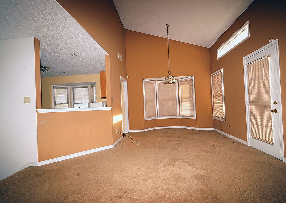 2nd image of 8051 Creekstone Way