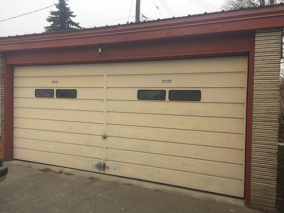 Detached garage