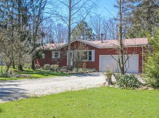 9016 Mountain View Dr, Chardon, OH 44024