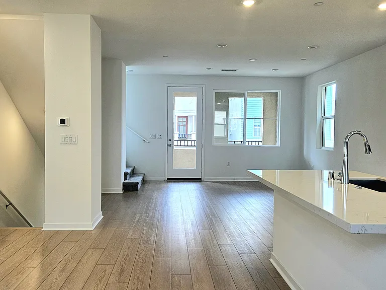 6045 Fairfax Dr — Photo 13