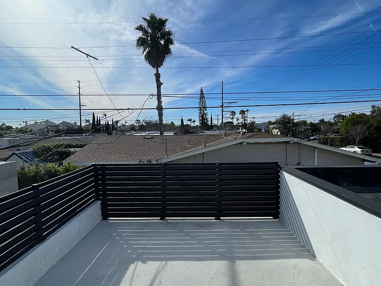 3231 Myrtle Ave — Photo 3