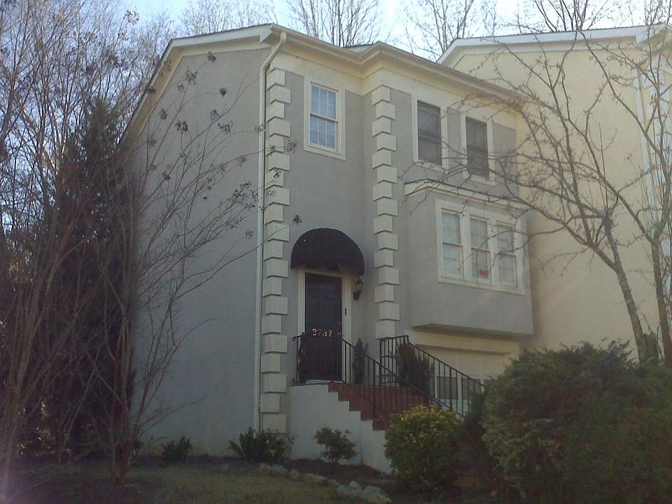 Three story townhouse