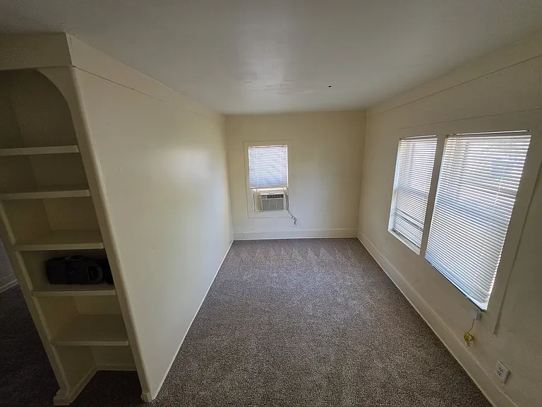 523 W 5th St — Photo 2
