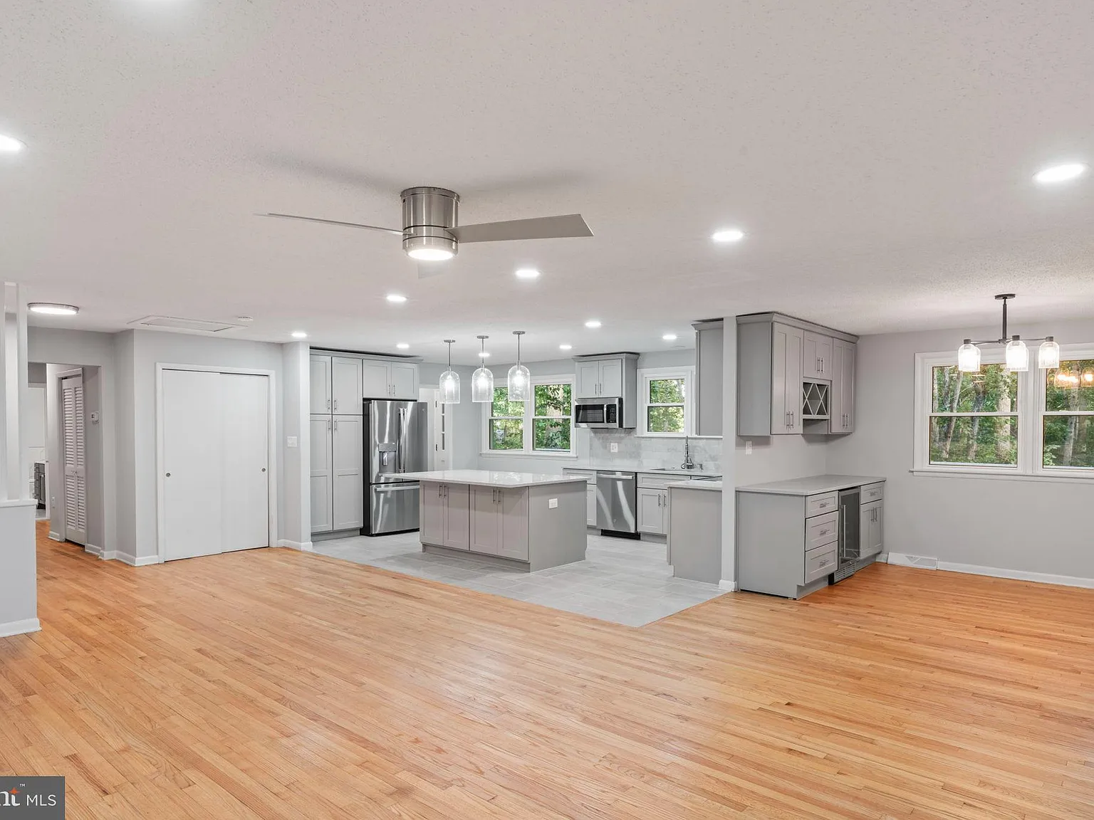 5 bed, 3.0 bath, 3195 sqft, $3,600 — Photo 3