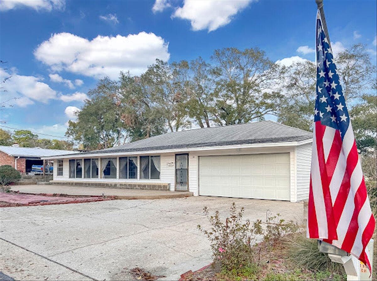 198 Chicago Ave, Valparaiso, FL 32580 | Zillow