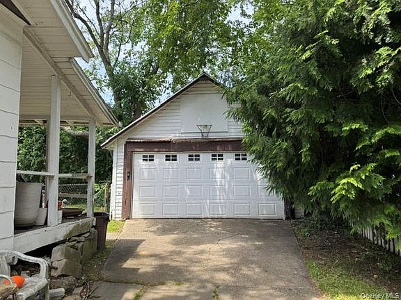 3rd image of 35 Fairview Avenue