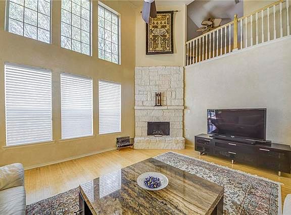 3rd image of 1201 Ashford Ln