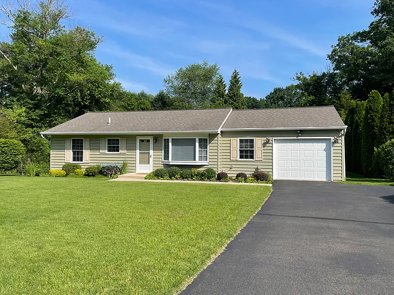 111 Maple Ln — Photo 1