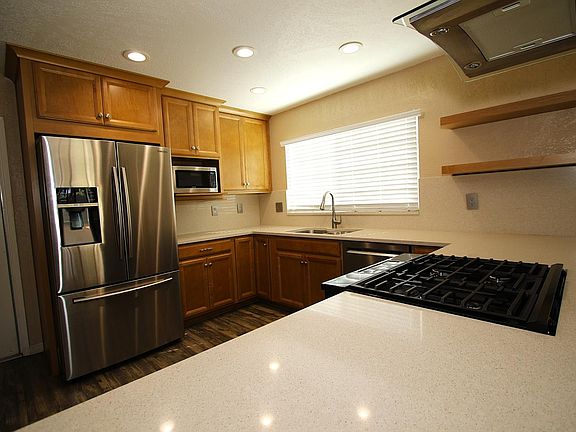 4th image of 6835 Olive Ave