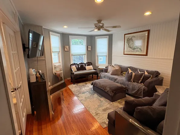 759 E 7th St #3, South Boston, MA 02127