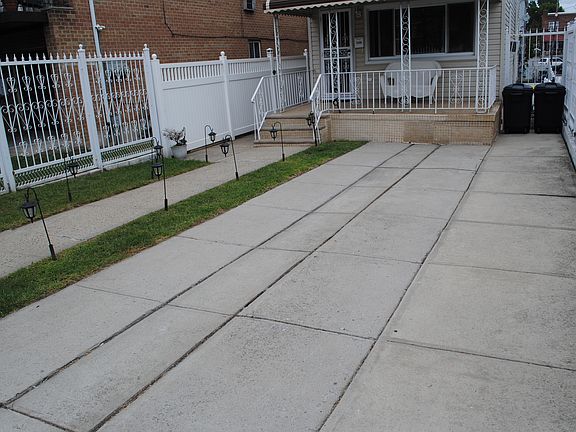 3rd image of 1050 Huntington Ave