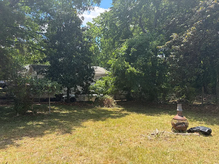 1706 Southgate St — Photo 14