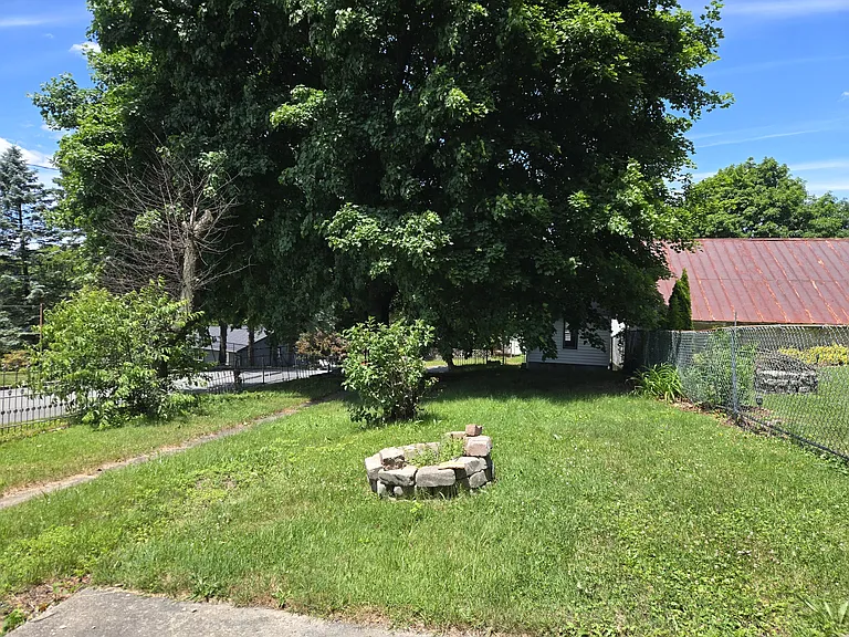 248 W Hazard St — Photo 2