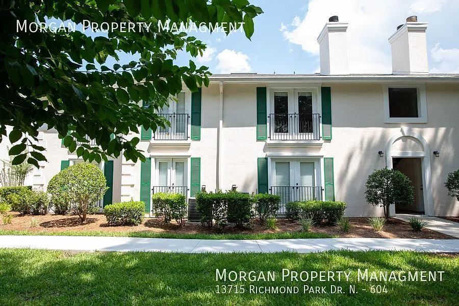 Elegant Ground Floor Condo with Garage in Beautiful Windsor Pointe! — Photo 2