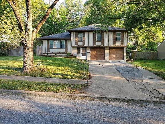 3rd image of 5807 Fairlane Dr