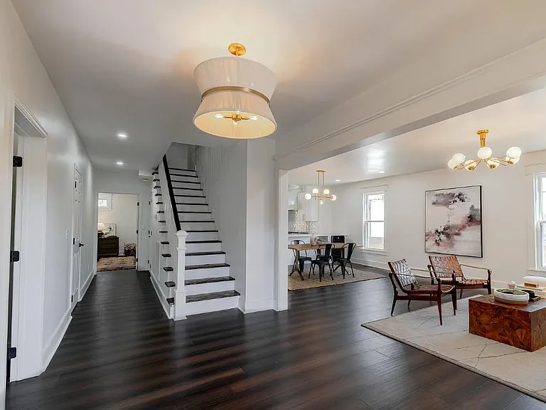 1017 Thompson Pl — Photo 2