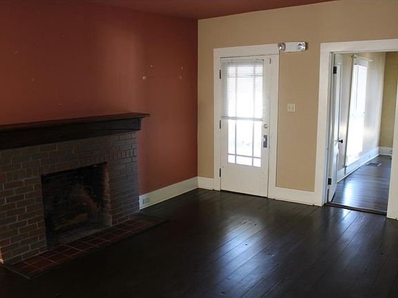 3rd image of 105 N Mary St