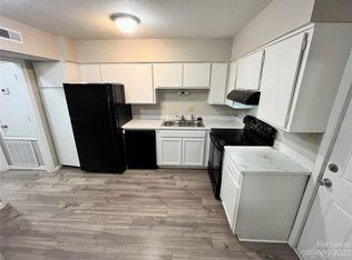 1913 Mereview Ct, Charlotte, NC 28210