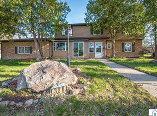328 S Redwood Dr, Mankato, MN 56001