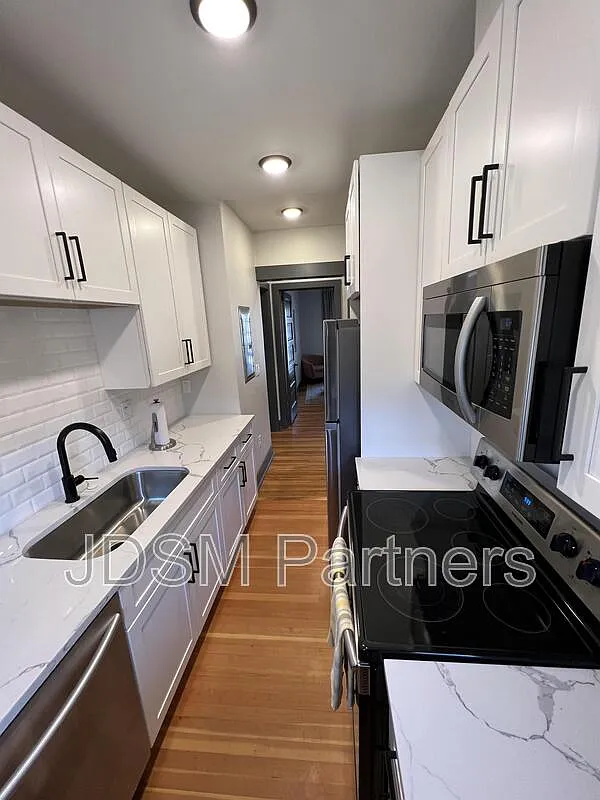 2 bed, 1.0 bath, 1000 sqft, $1,895 — Photo 2