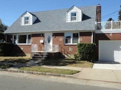 1 Corwin Ave, New Hyde Park, NY, 11040