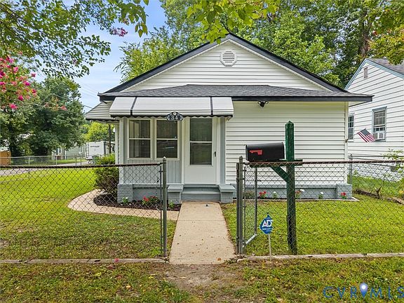 3rd image of 34 Spring St