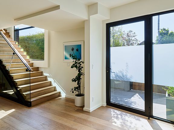 4th image of 330 Rennie Ave #1