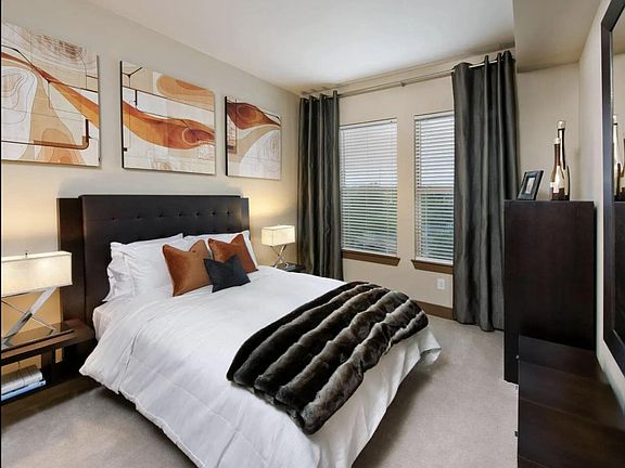 3rd image of 2099 Monroe Dr NE #1324