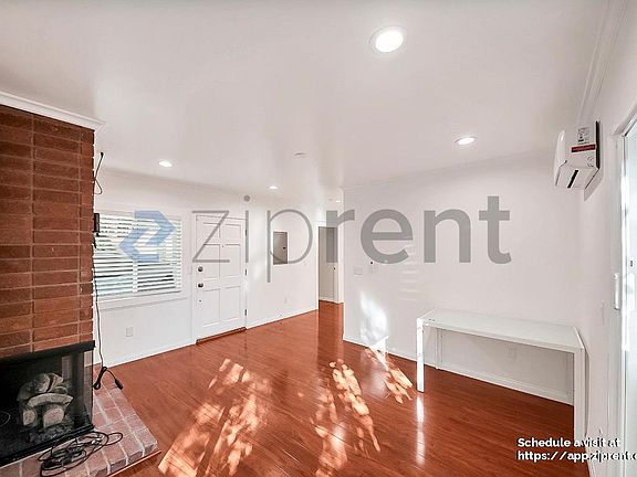 4th image of 2122 N Beverly Glen Blvd
