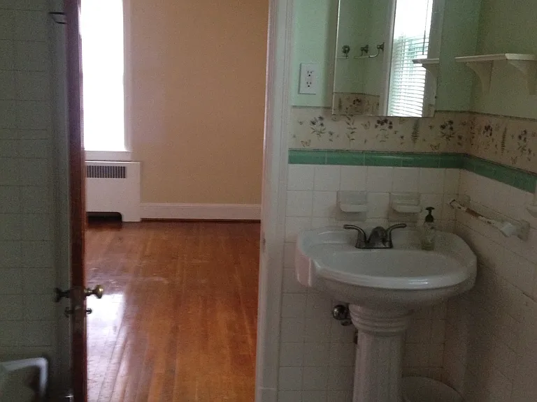 534 Logan St — Photo 22