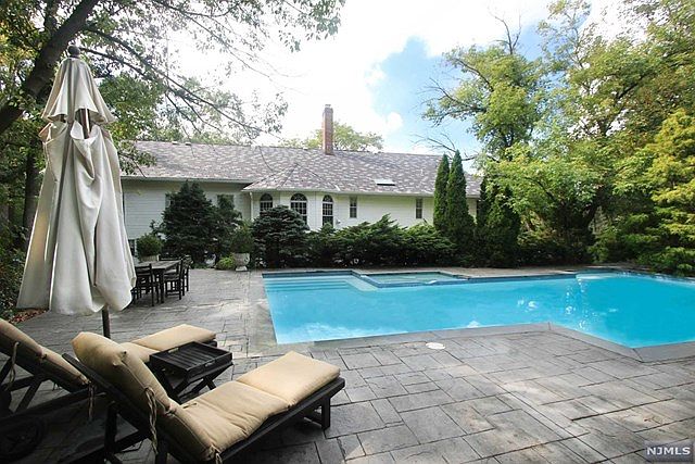 2nd image of 30 Lancaster Rd