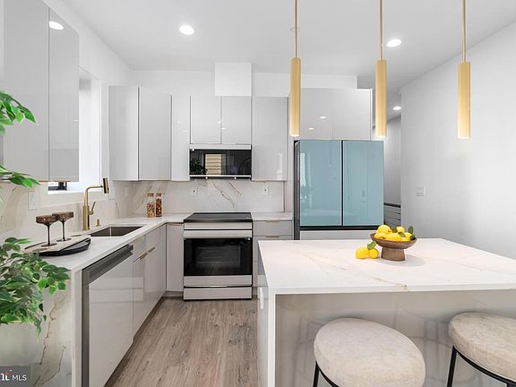 4th image of 1140 Oates St NE #101