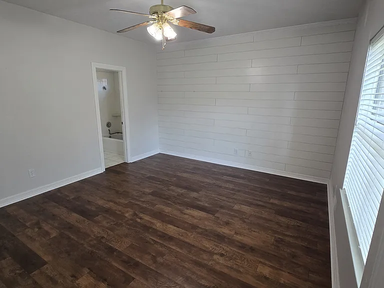 414 Manor Ave — Photo 10