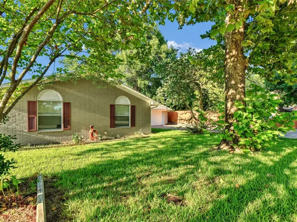 2513 Sunset St, Denison, TX 75020