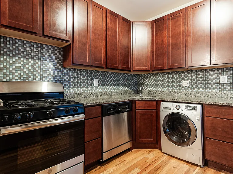 1111 W Cornelia Ave #303 — Photo 1