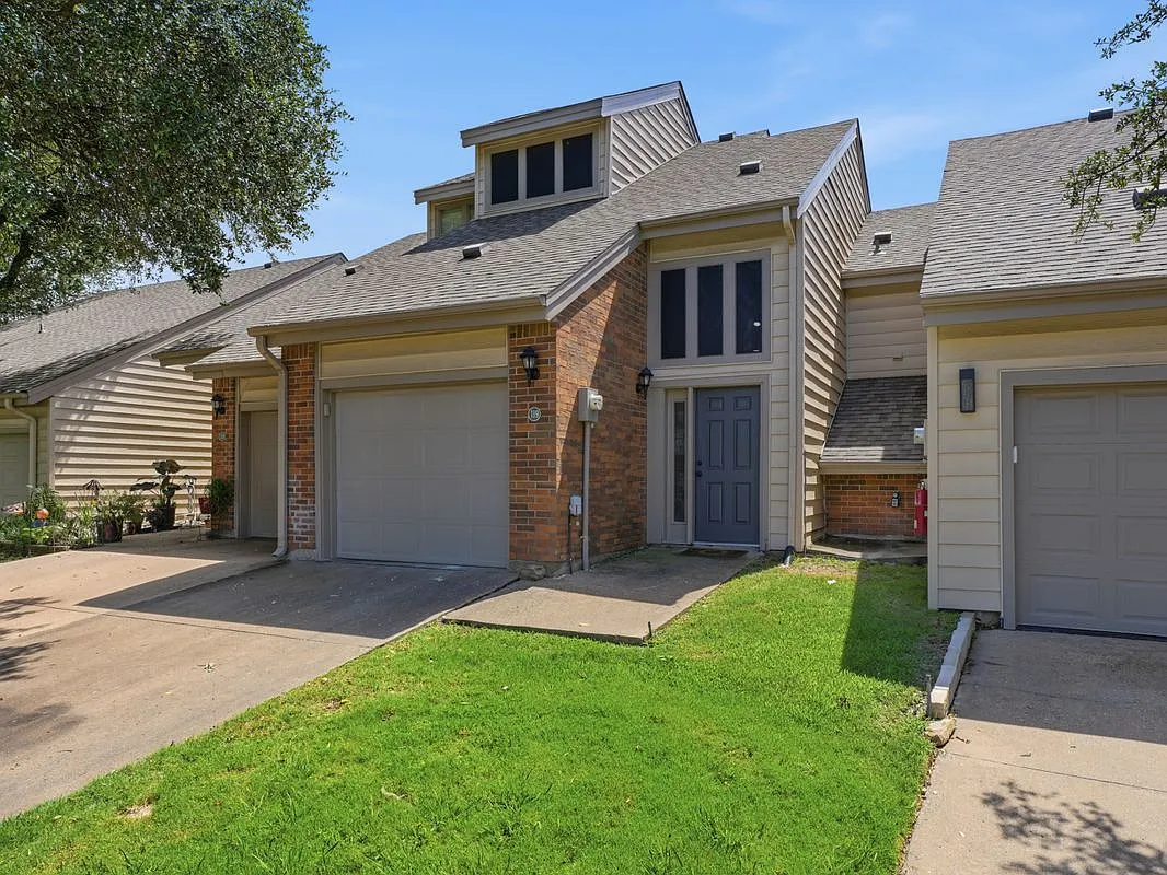 2 bed, 3.0 bath, 1211 sqft, $2,000 — Photo 1