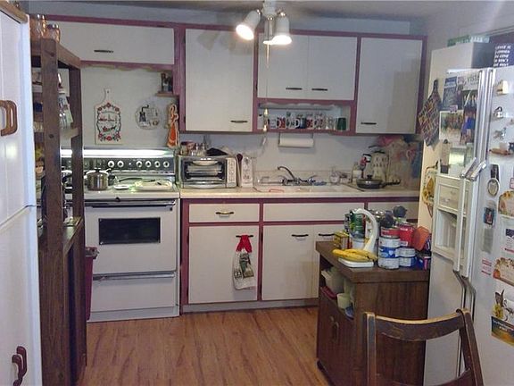 3rd image of 1215 Gladys Ave