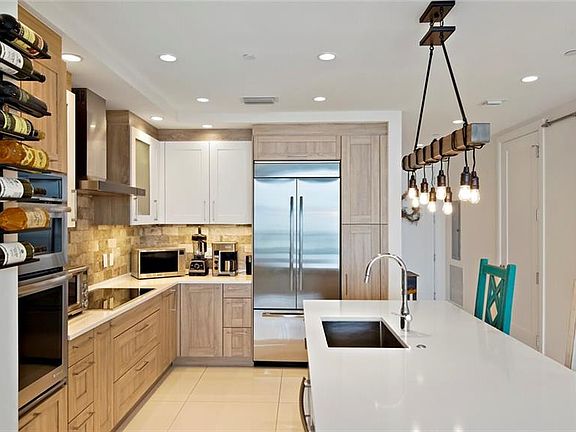 3rd image of 100 1st Ave N #1607