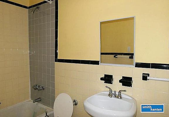 5th image of 139 Smith St APT 2B
