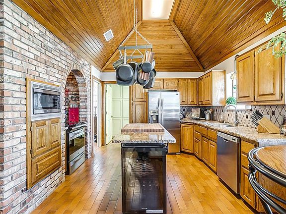 4th image of 5032 Lake View Cir