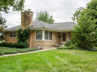 4 River Bluff Rd, Elgin, IL 60120