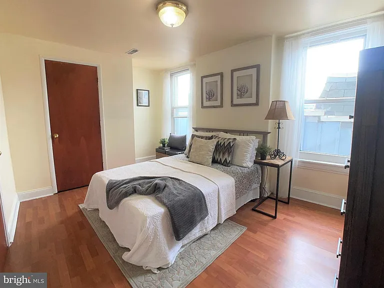 75 Harry St — Photo 3