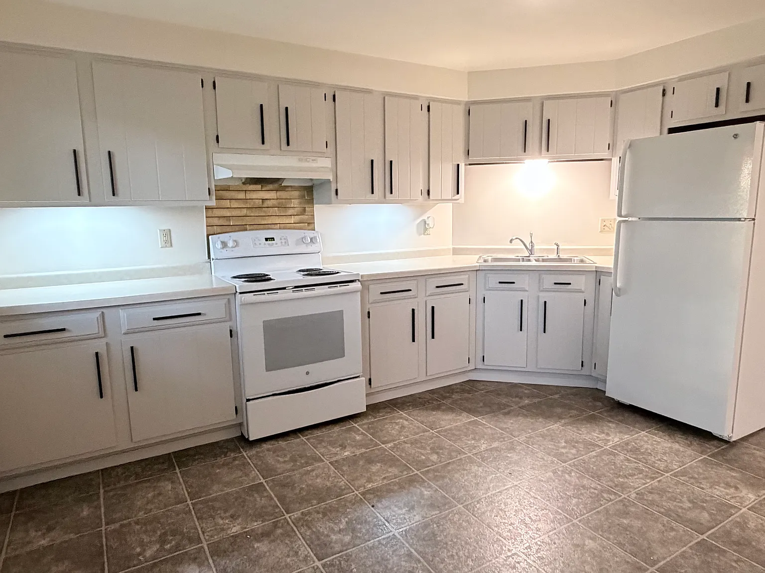 2 bed, 1660 sqft, $1,595 — Photo 2