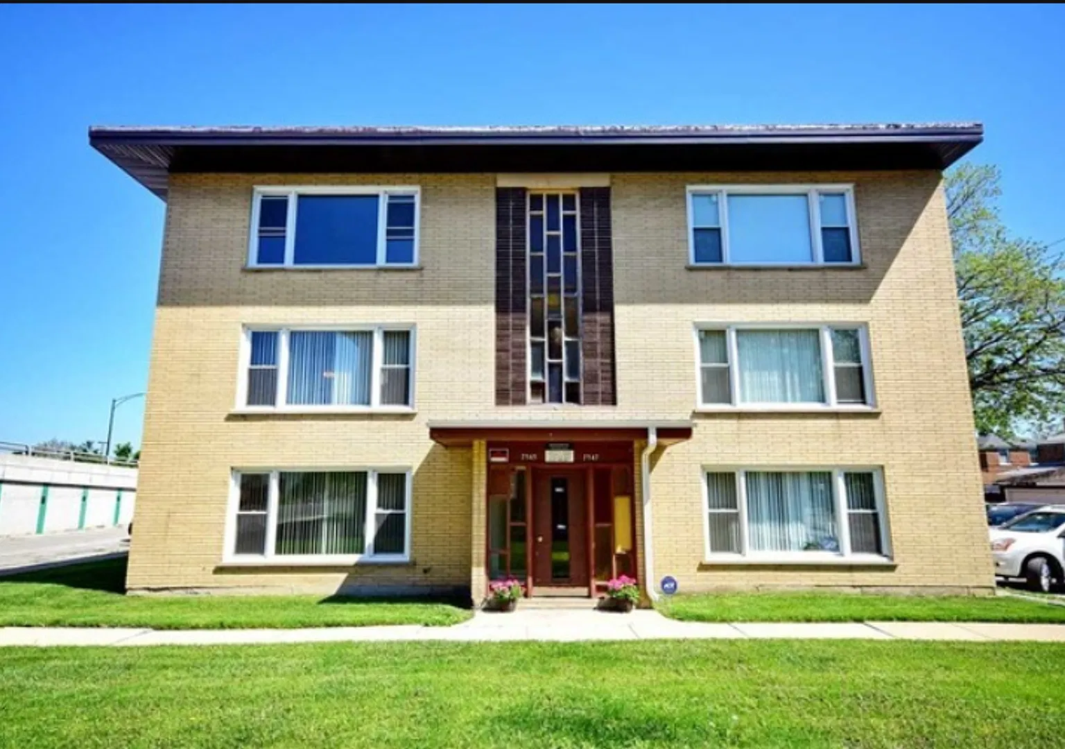 Updated 2-Bedroom Apartment - Available soon — Photo 1