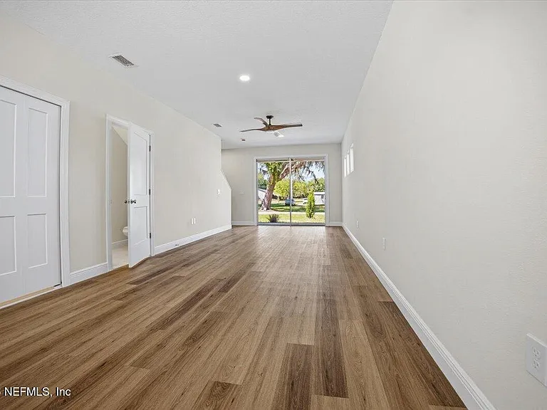 206 W Fox St — Photo 14